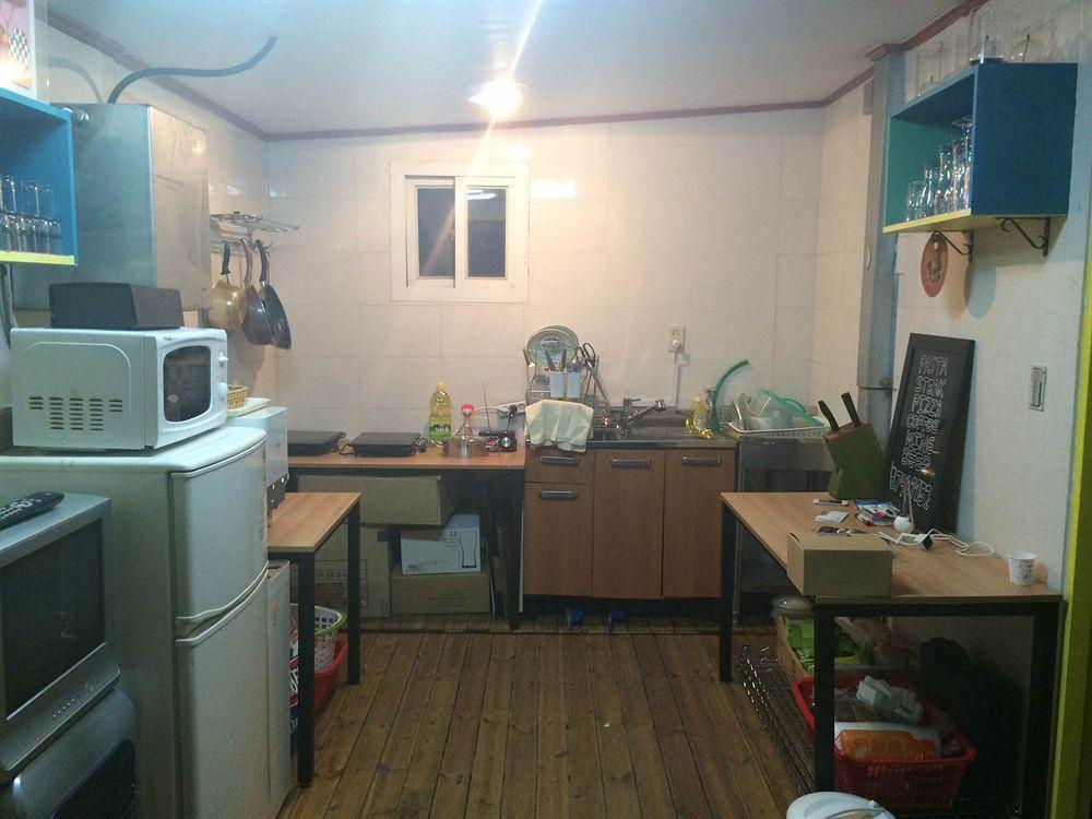 סיאול Sinchon Sisters Hostel מראה חיצוני תמונה