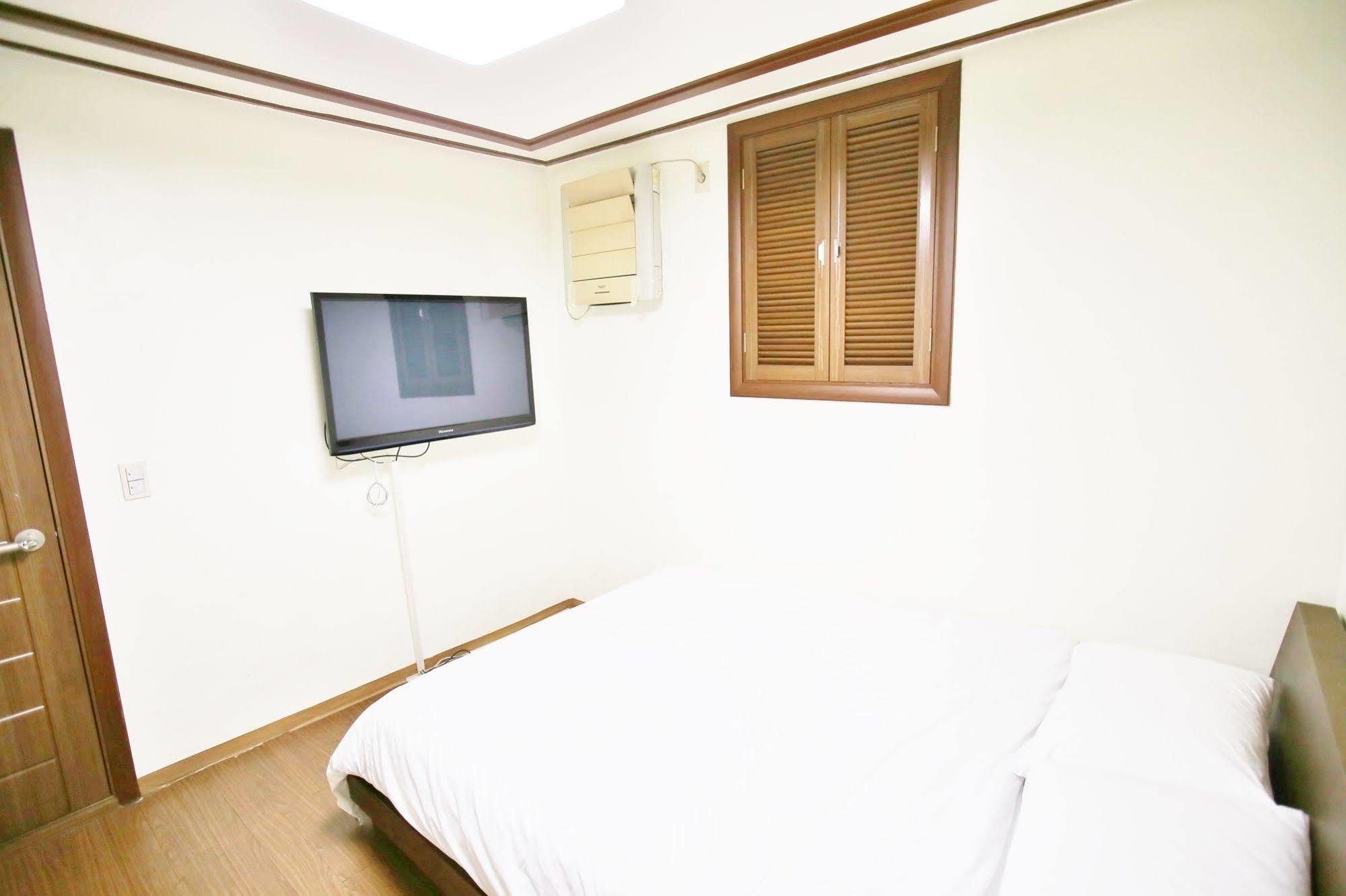 סיאול Sinchon Sisters Hostel מראה חיצוני תמונה