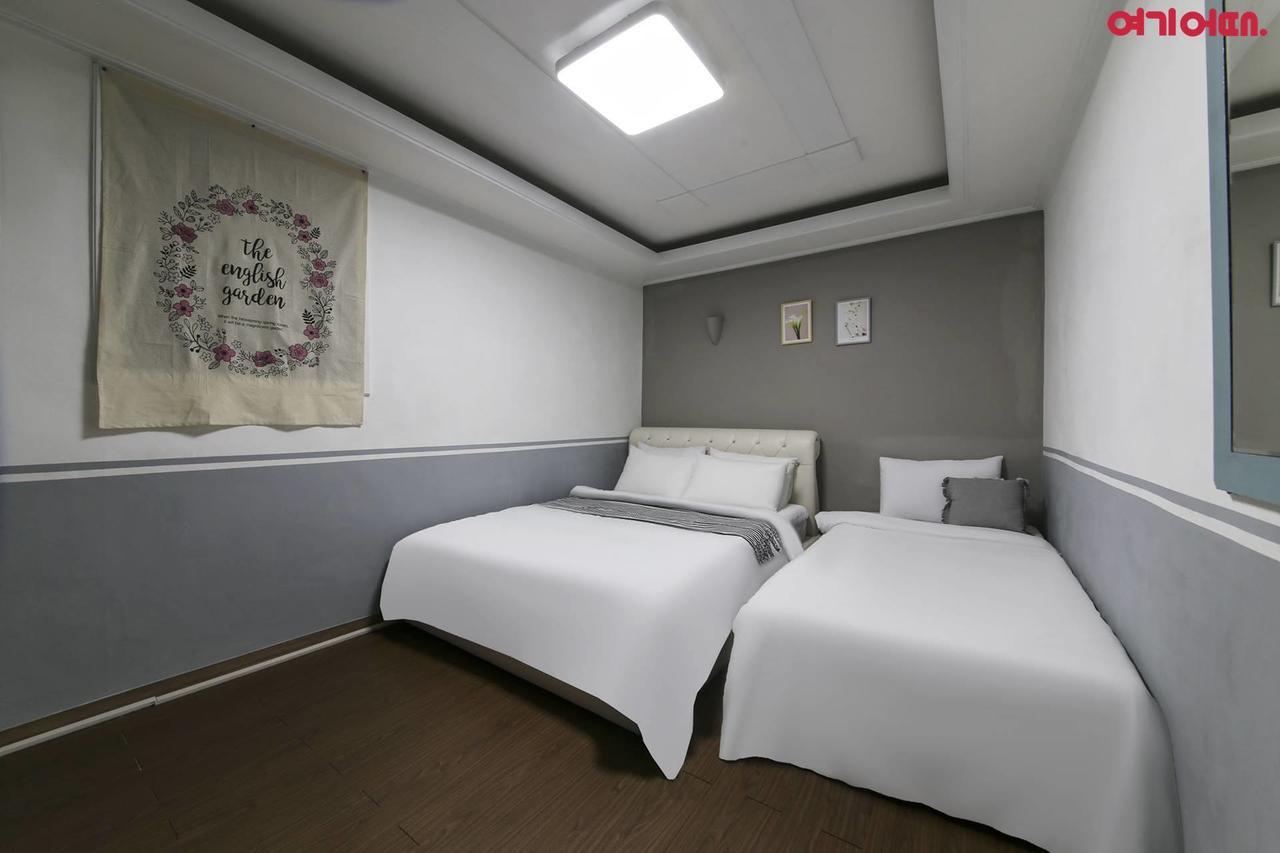 סיאול Sinchon Sisters Hostel מראה חיצוני תמונה