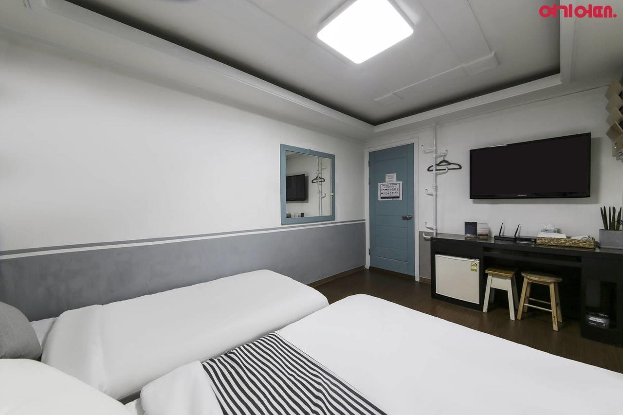 סיאול Sinchon Sisters Hostel מראה חיצוני תמונה