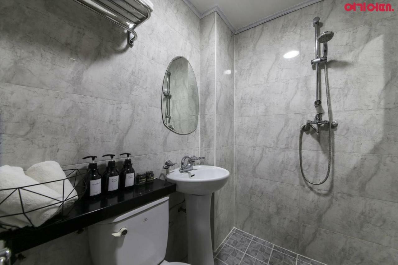סיאול Sinchon Sisters Hostel מראה חיצוני תמונה